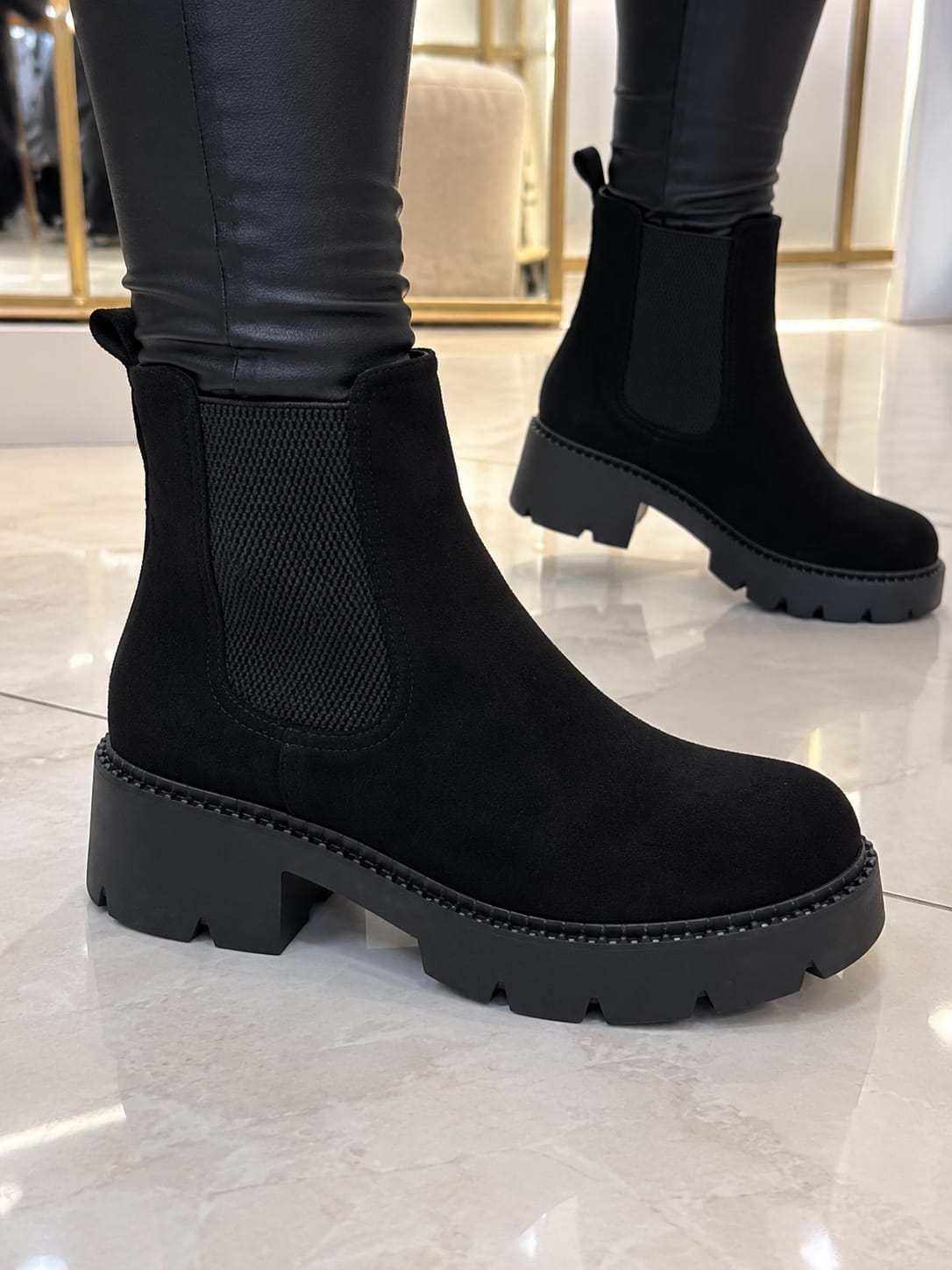 Ghete dama piele intoarsa